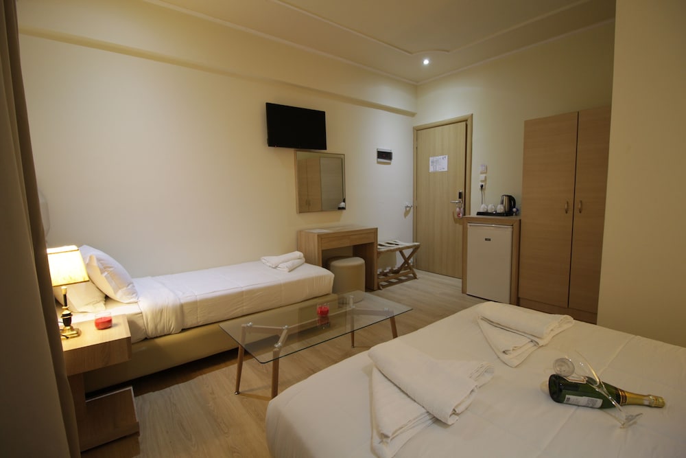 Deluxe Triple Room, Private Bathroom photo 1