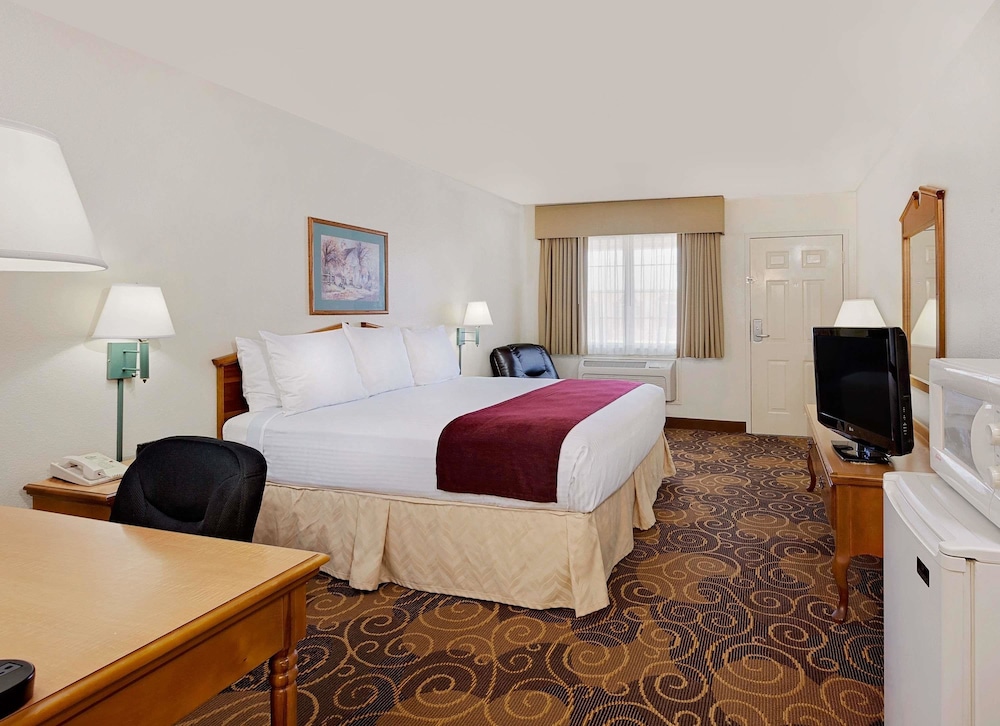Suite, 1 Bedroom, Non Smoking (1 King Bed) photo 1