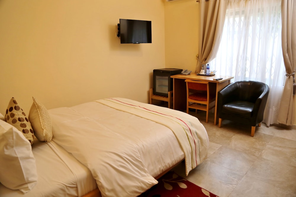 Executive Triple Room, 1 King Bed, Ensuite, Garden View photo 3