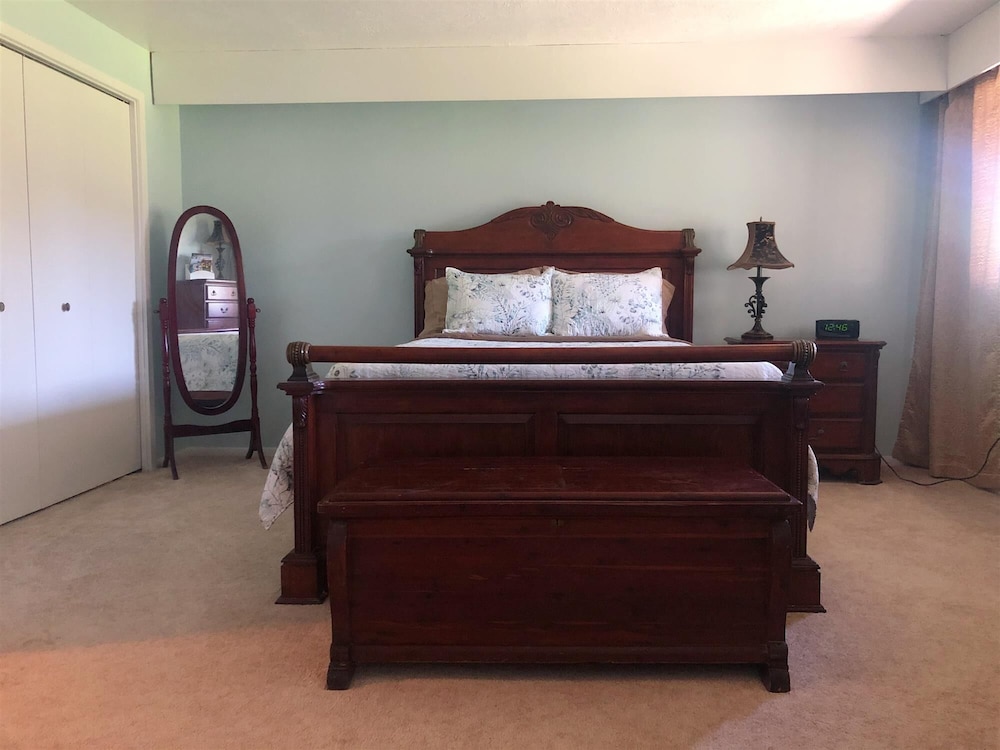 Comfort Double Room, 2 Queen Beds, Mountain View (Durrance Suite) photo 1