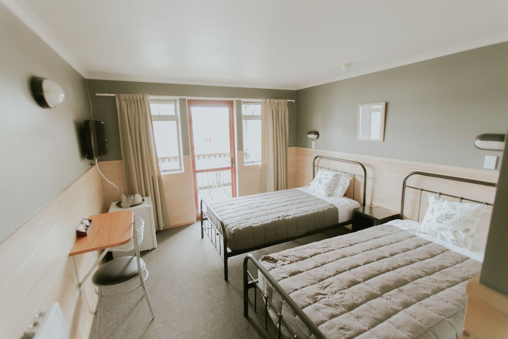 Twin Single Ensuite Chalet photo 1