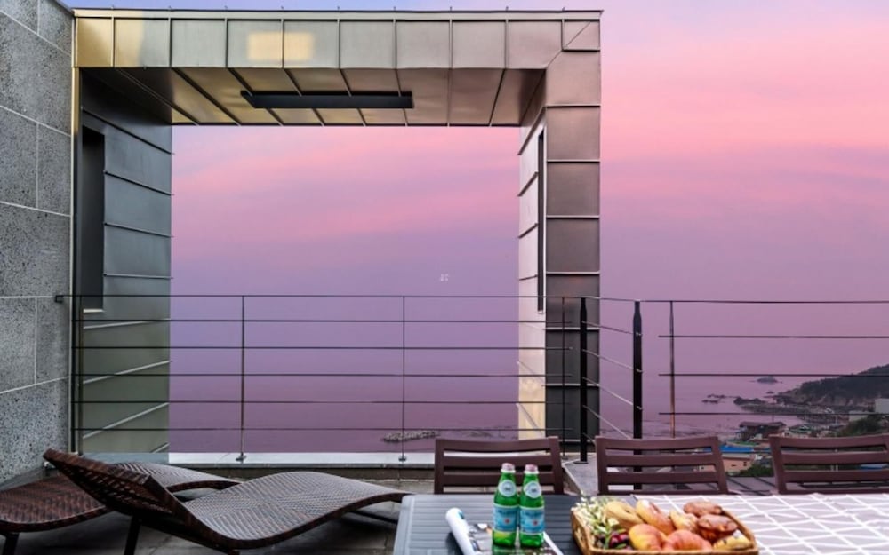 Room (C301 Poolvilla) - Photo 9