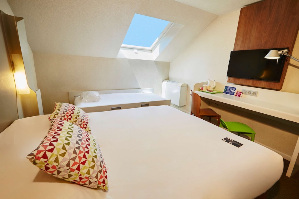 Standard Room, Multiple Beds - Photo 3