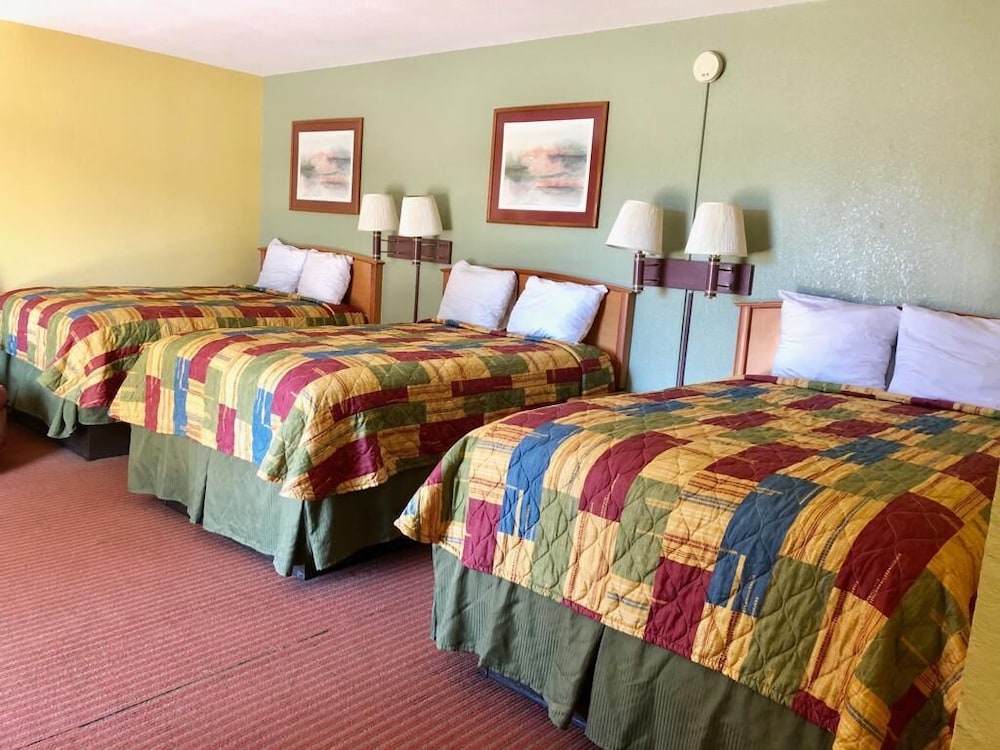 Economy Single Room, Multiple Beds, Non Smoking, Refrigerator & Microwave photo 1