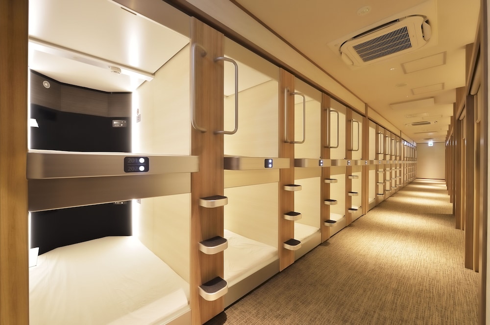 Moderate Cabin Lower Bed for Female, No TV