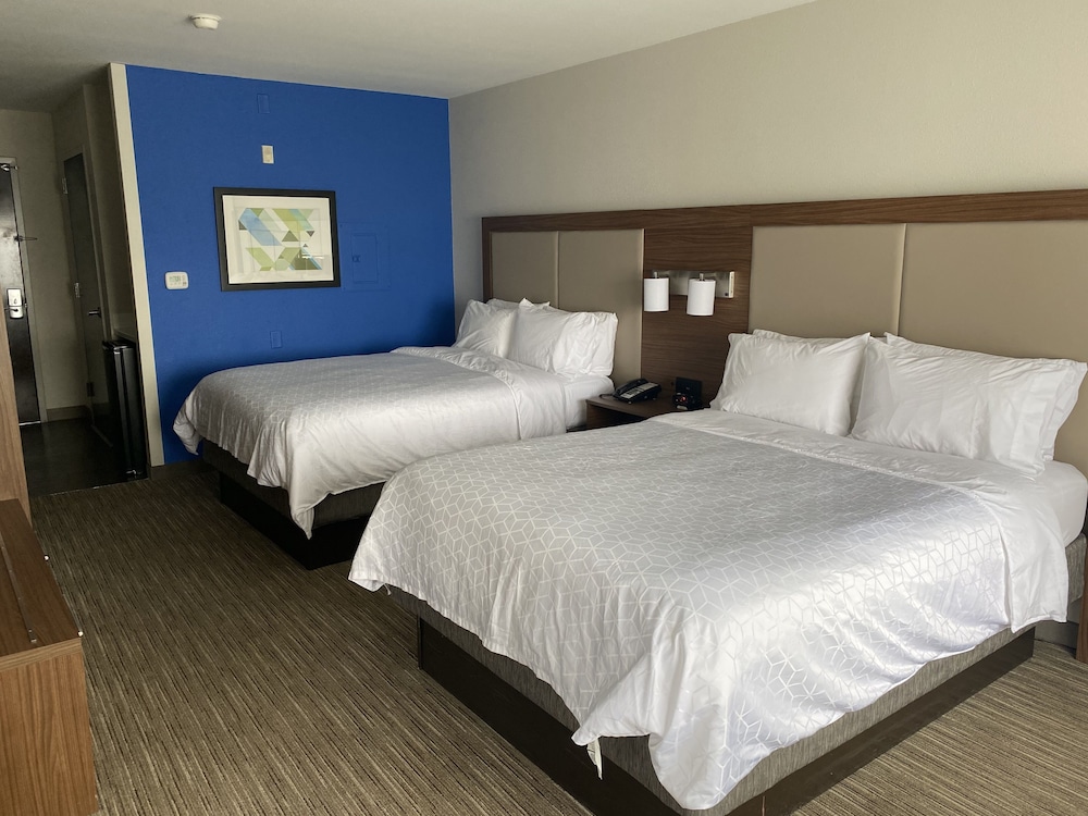 Standard Room, 2 Queen Beds, Mountain View - Photo 4