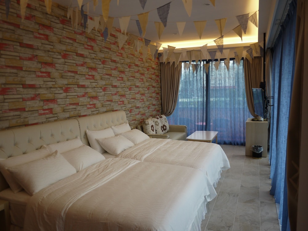 Quadruple Room, 2 Double Beds, Non Smoking photo 3