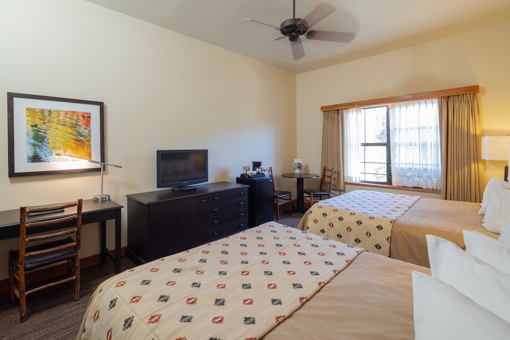 Standard Room, 2 Queen Beds photo 3