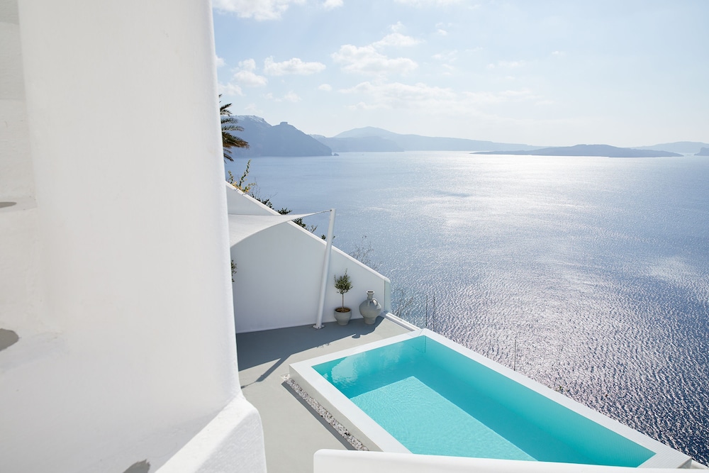 Deluxe Villa with Outdoor Private Heated Pool and Caldera View - Photo 18