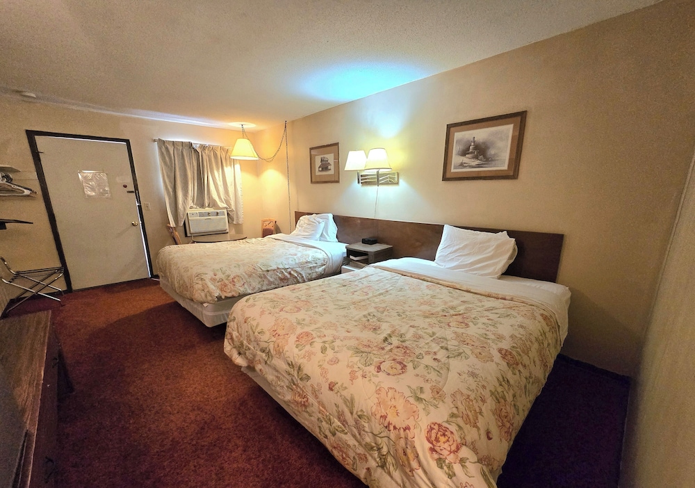 Room, 2 Queen Beds, Non Smoking - Photo 1