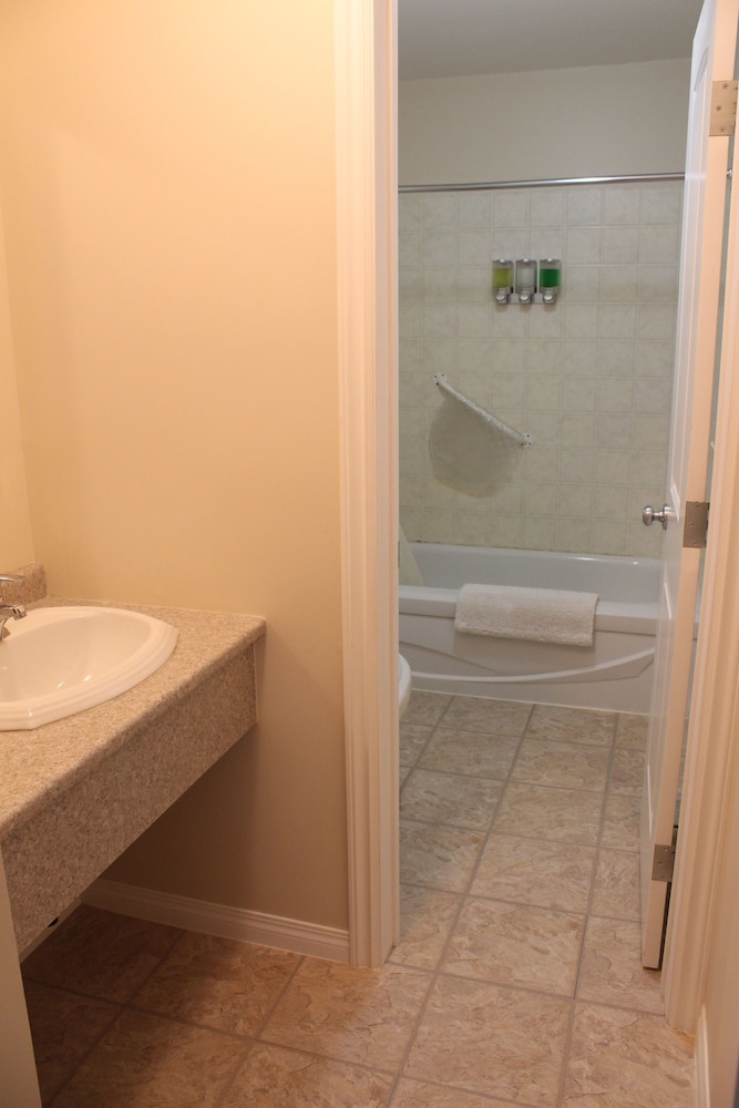 Superior Room, 1 Queen Bed photo 3
