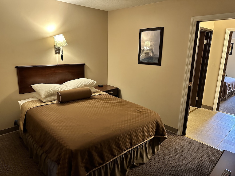 Spruce Suite Double Queen Bed, Balcony photo 2