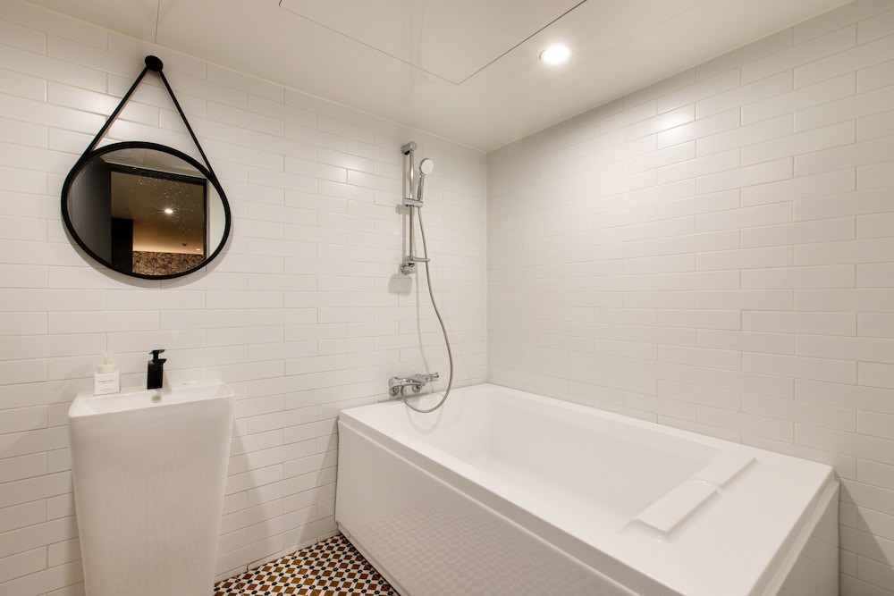 Suite Twin - Photo 25