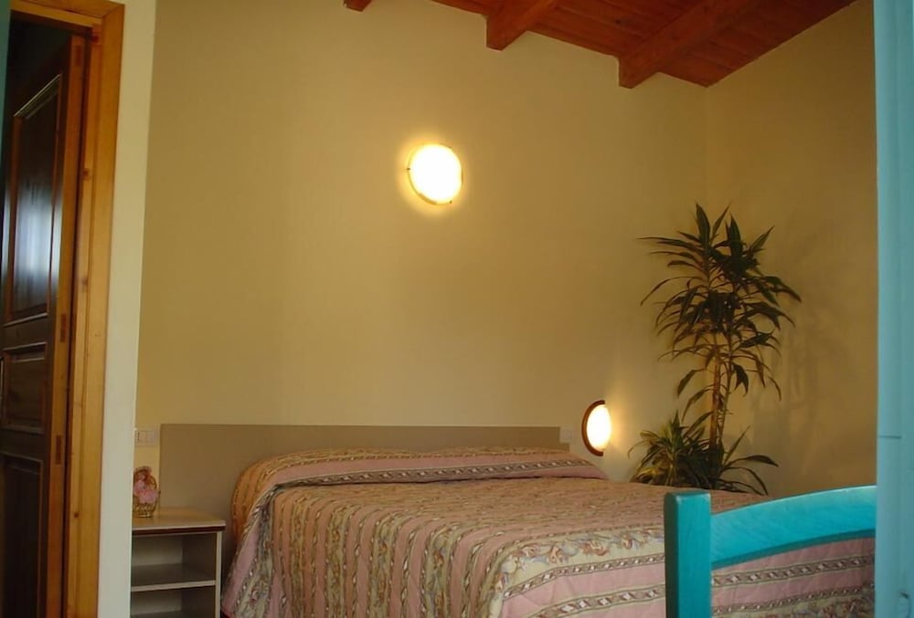 Basic Double Room, Smoking, Garden View photo 2