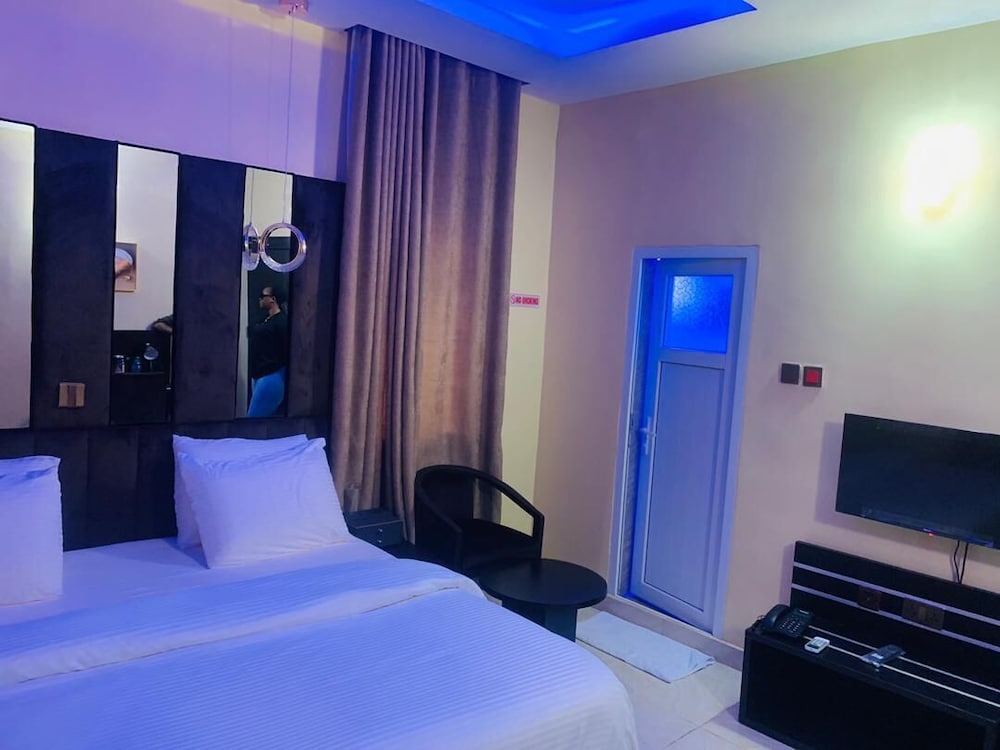 Deluxe Room - Photo 4