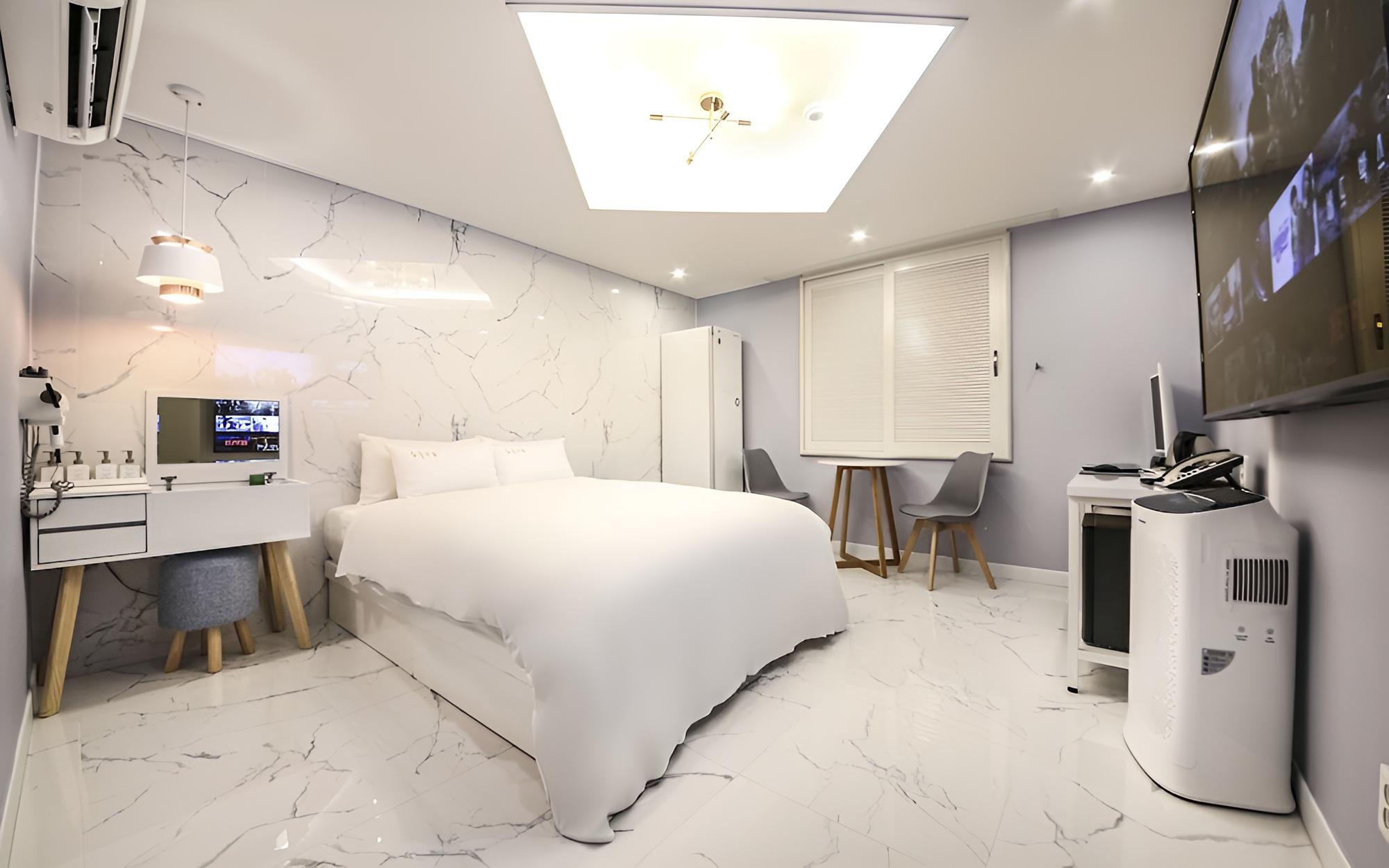 Room (Deluxe Room-Late check-out at 8:00 (N) - Photo 1