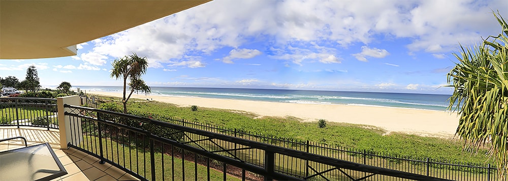 Apartment, 2 Bedrooms, Beachfront photo 3