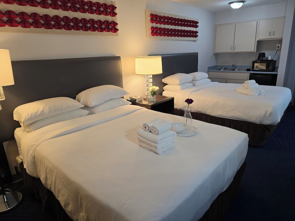 Standard Room, 2 Queen Beds, Non Smoking photo 3