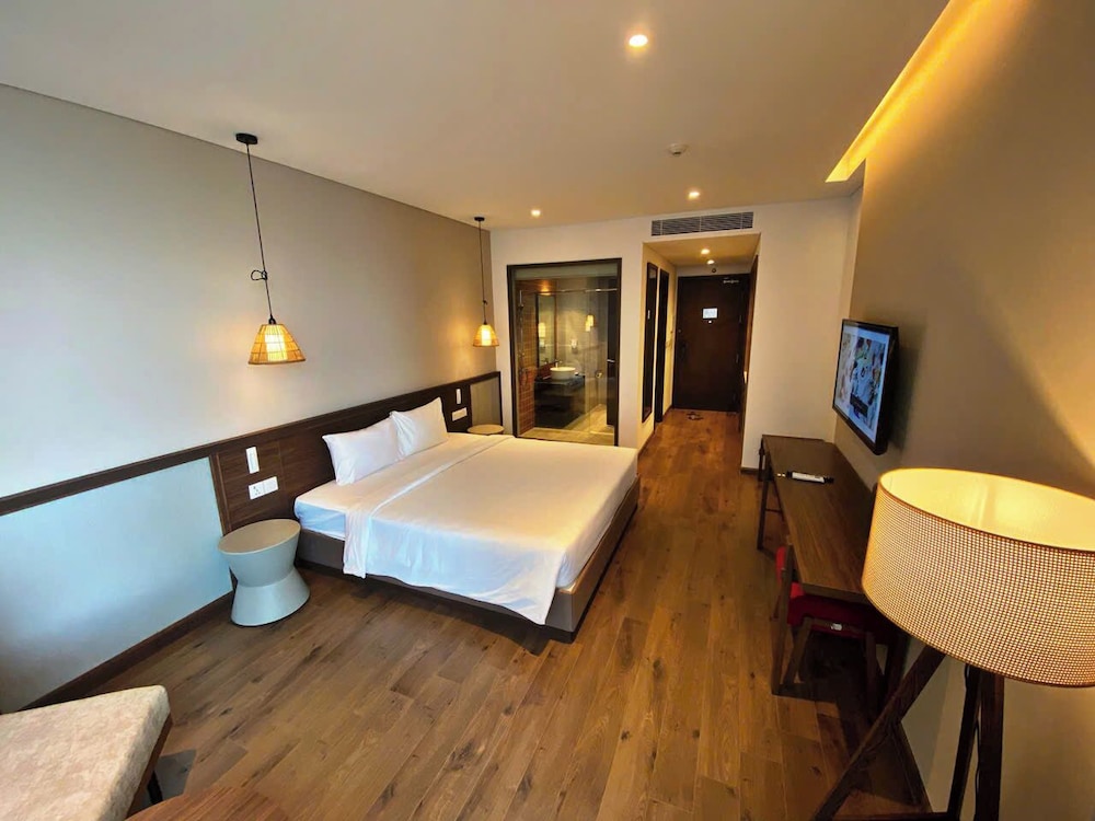 Deluxe Double Room, Partial Ocean View