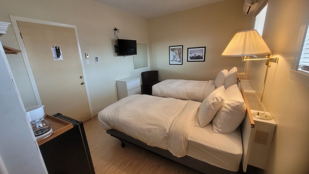 Economy Room, 2 Twin Beds photo 2