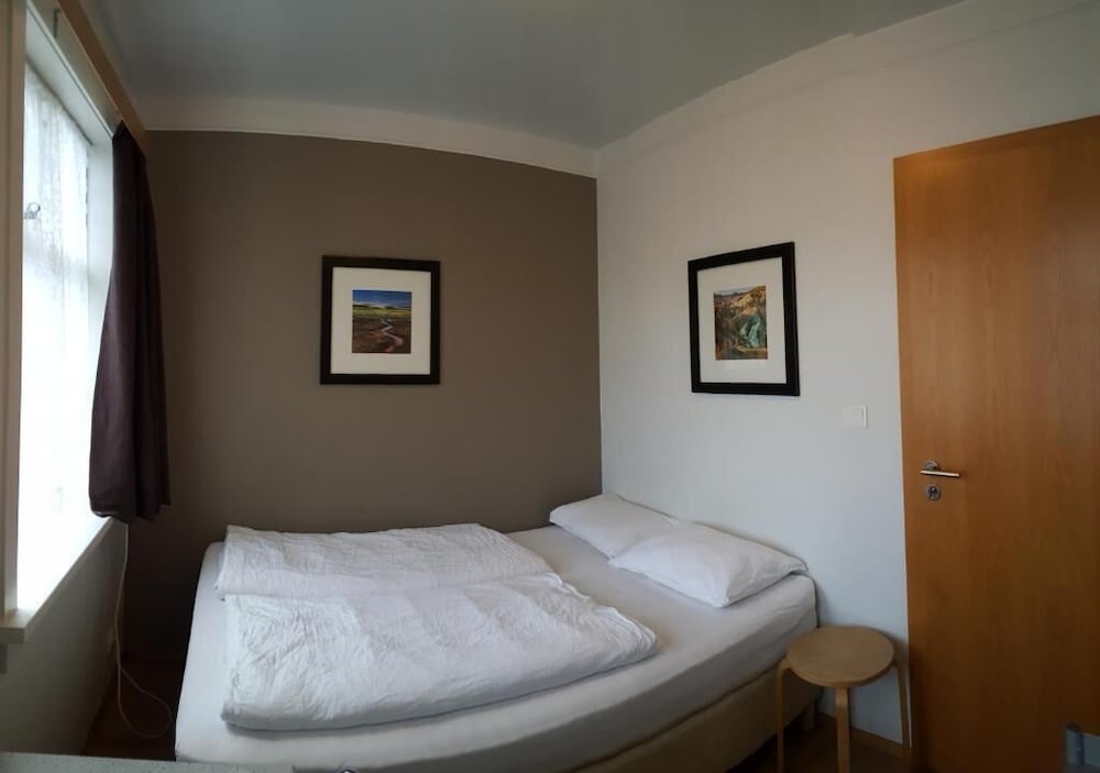 Small Budget Double Room, Shared Bathroom photo 2