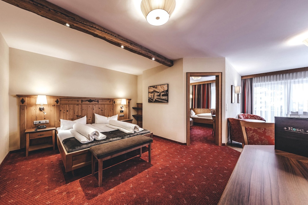 Family Suite, 2 Bedrooms, Balcony, Mountain View photo 1