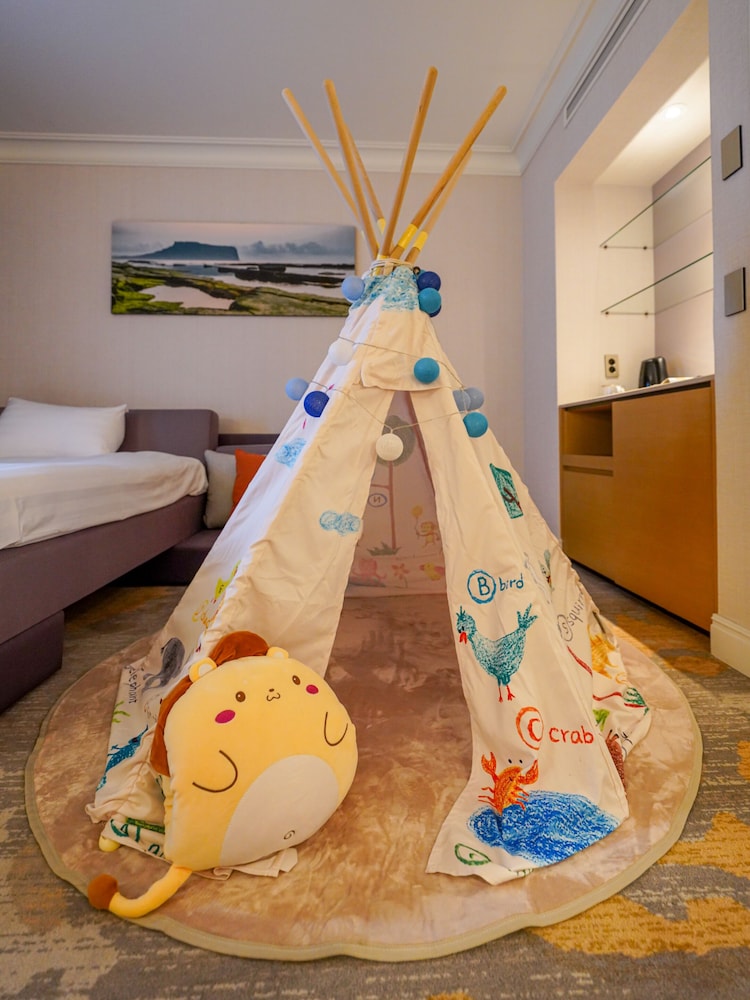 VIP Suite Kids Room, Indian Tent - Photo 5