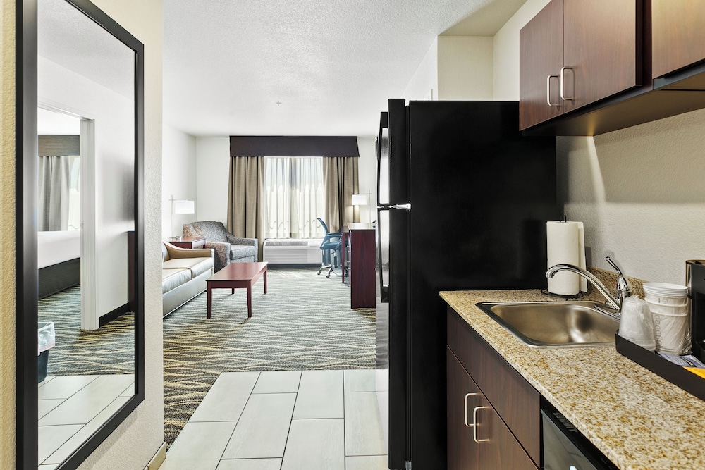 Suite, 1 King Bed with Sofa bed, Non Smoking (with Audible/Visual Alert) - Photo 3