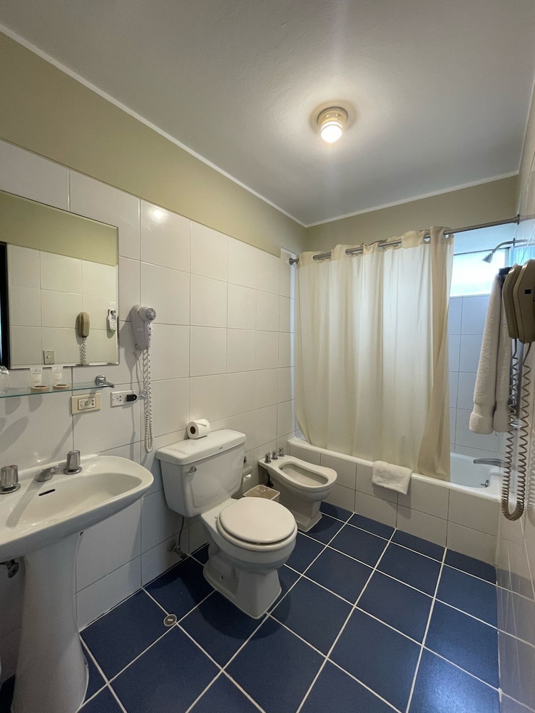 Standard Twin Room - Photo 6