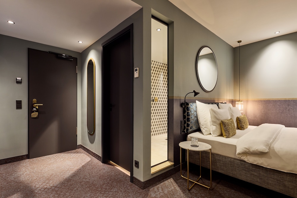 Comfort Double or Twin Room incl.free public transport ticket price level D & suspension railway photo 1