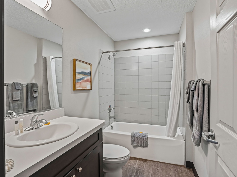 2 Queen Beds, 1-Bedroom Suite, Living Room, Non-Smoking - Photo 19