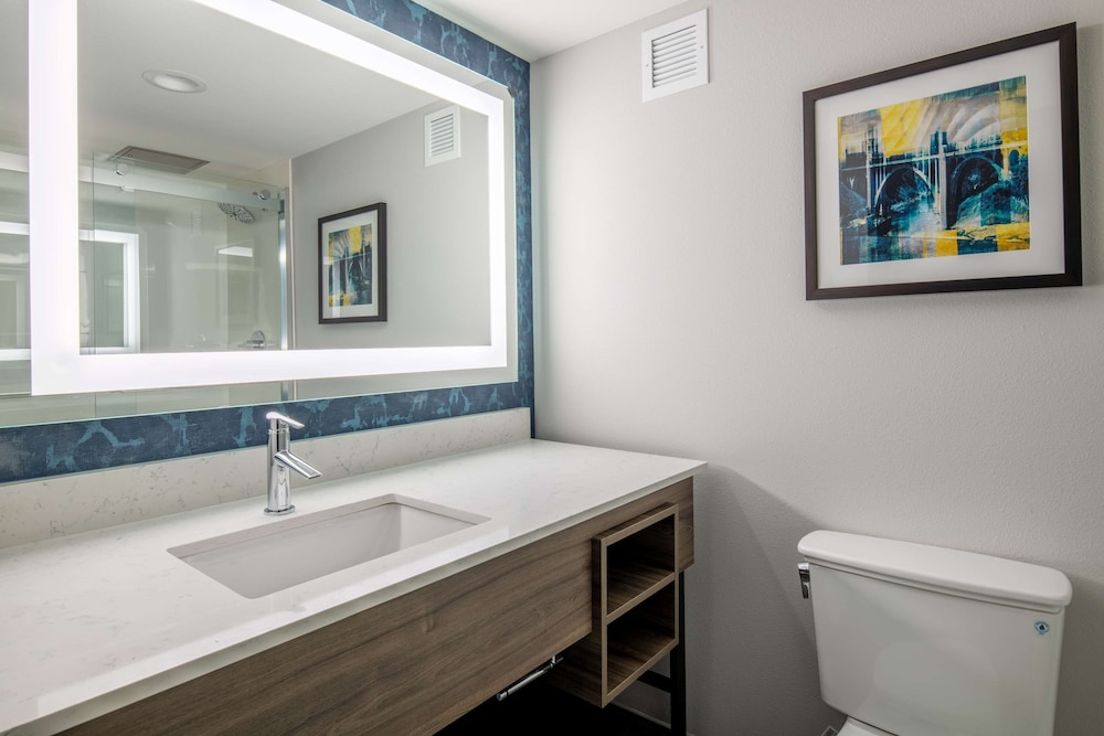 Junior Studio Suite, 1 King Bed, Non Smoking - Photo 6