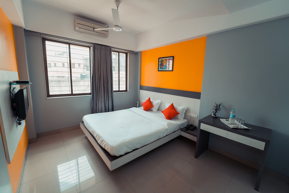 Deluxe Room (Non AC) photo 3
