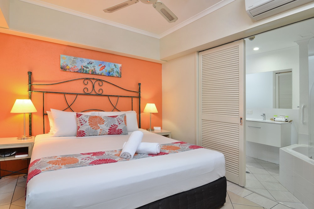 1 Bedroom Apartment (Adults Only) - Photo 2