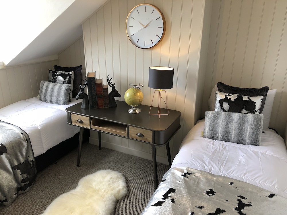 Classic Twin Room