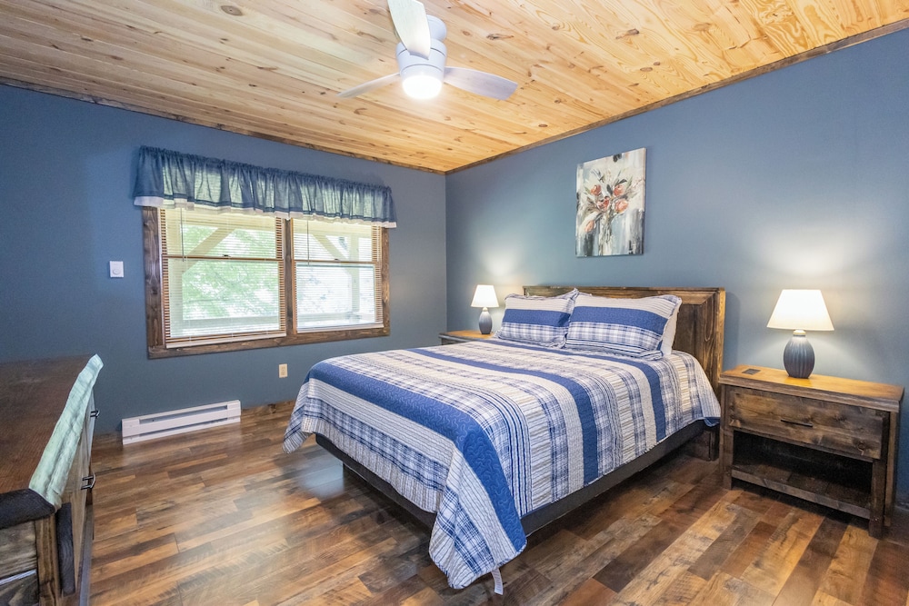 Family Cabin, 2 Bedrooms, Fireplace, River View photo 1