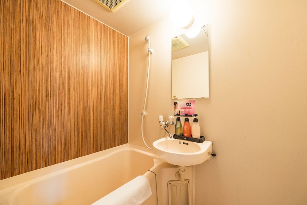 Twin Room, Non Smoking (Housekeeping Once Every 5 Days) photo 2