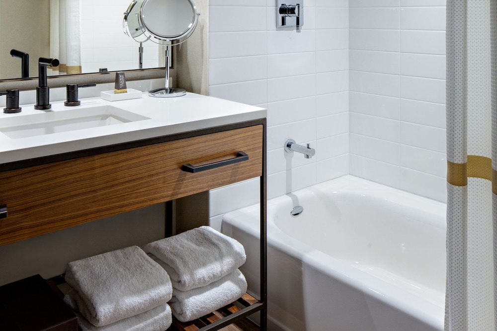 Room, 2 Queen Beds (Hearing Accessible)
