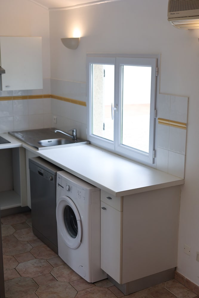 Standard Studio, Ensuite (Marina 5) photo 3