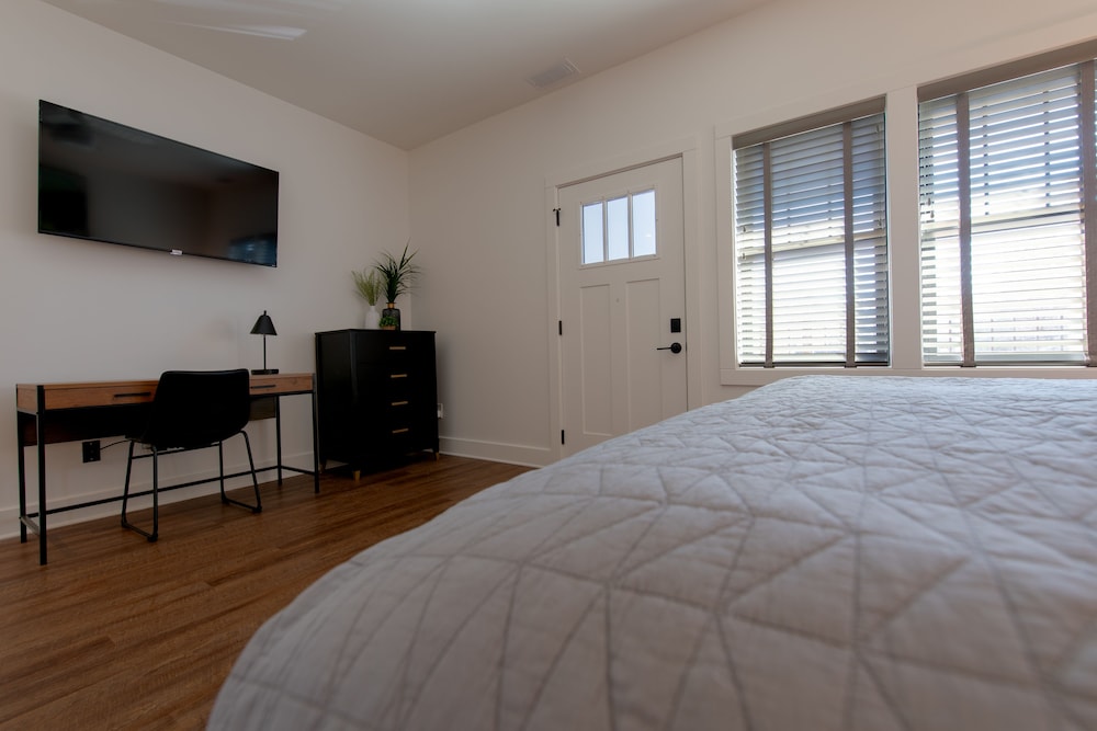 Townhome Deluxe photo 3