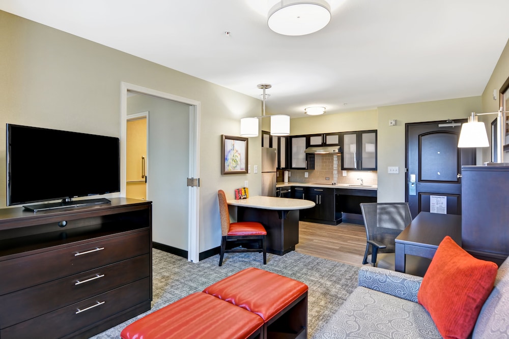 Suite, 1 Queen Bed, Accessible Bathtub, Kitchen (Communications, Accessible Tub) photo 1