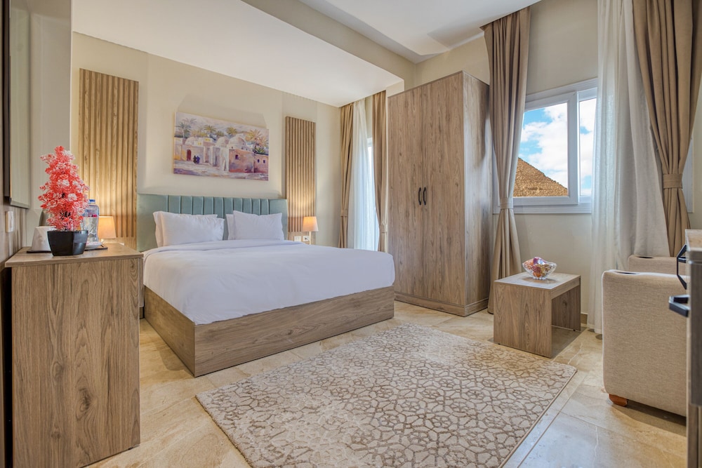 Deluxe Double Room With Panoramic Pyramids View photo 3