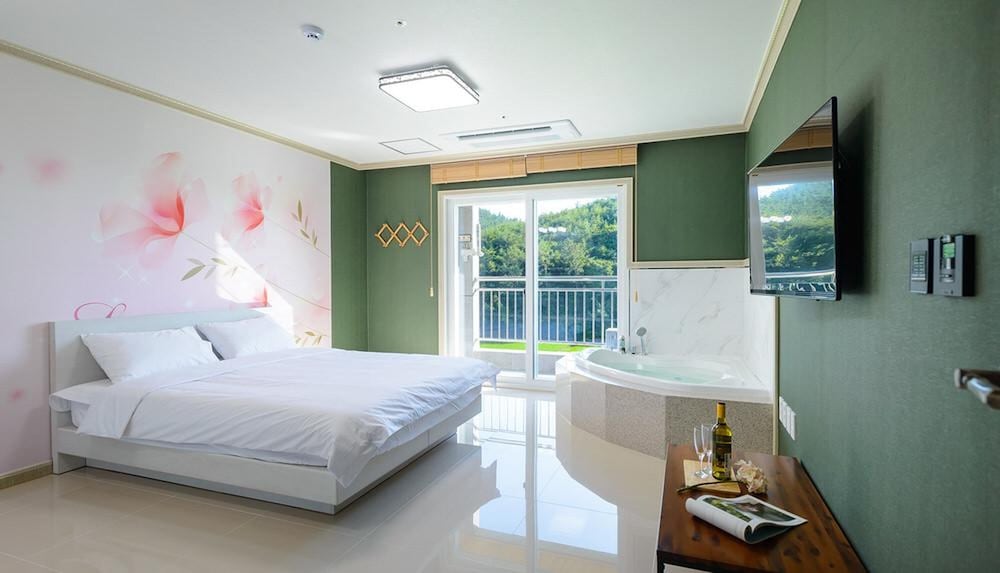 Basic Room, 1 Bedroom (ROOM 303 (SPA)) - Photo 1