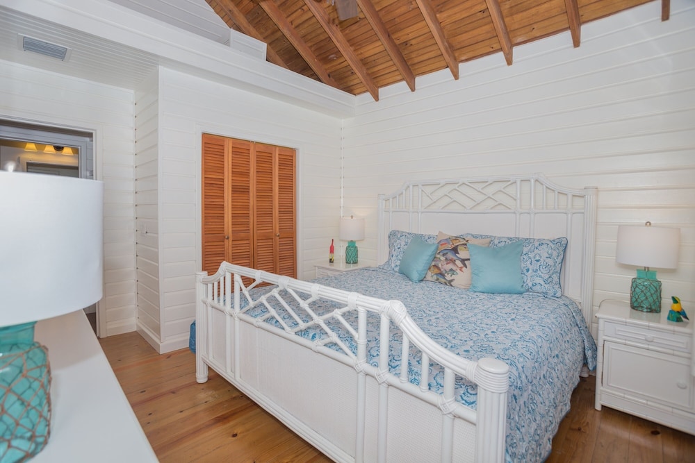 House, 6 Bedrooms photo 1
