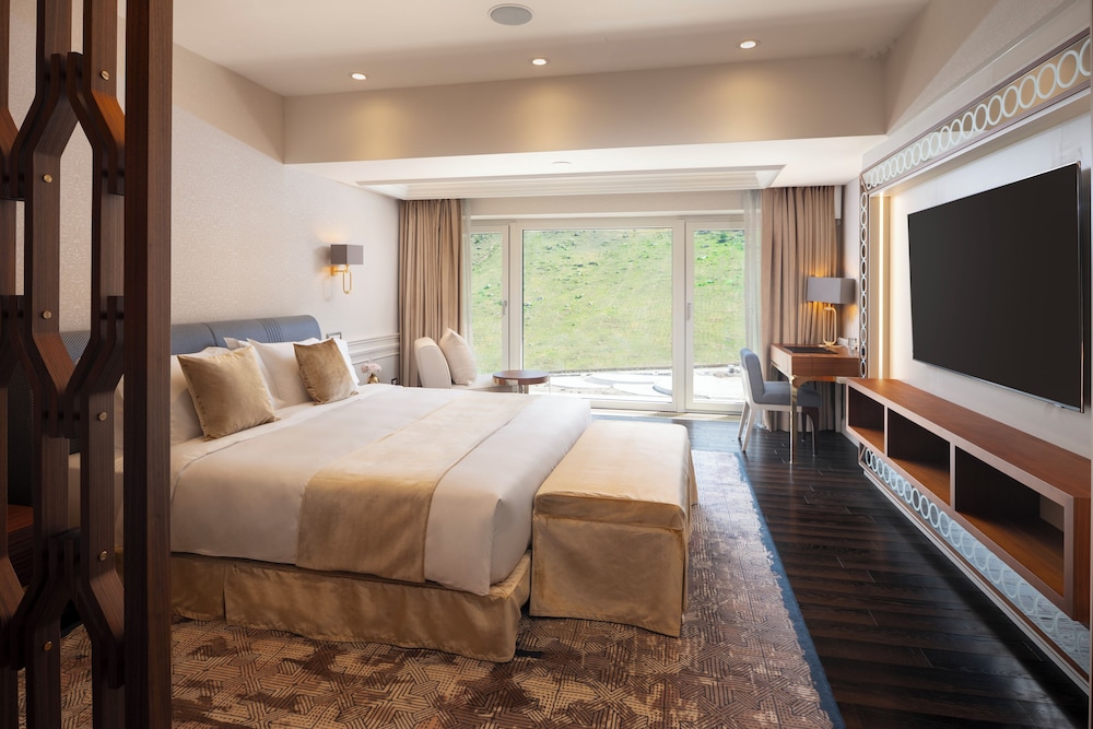 Executive Suite - Photo 6