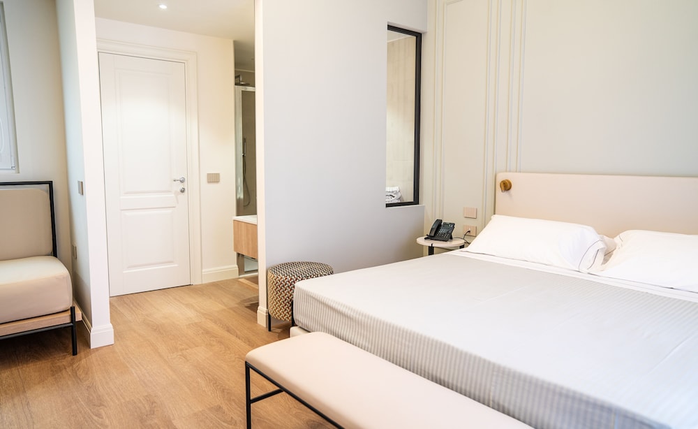 Deluxe Room - Photo 2