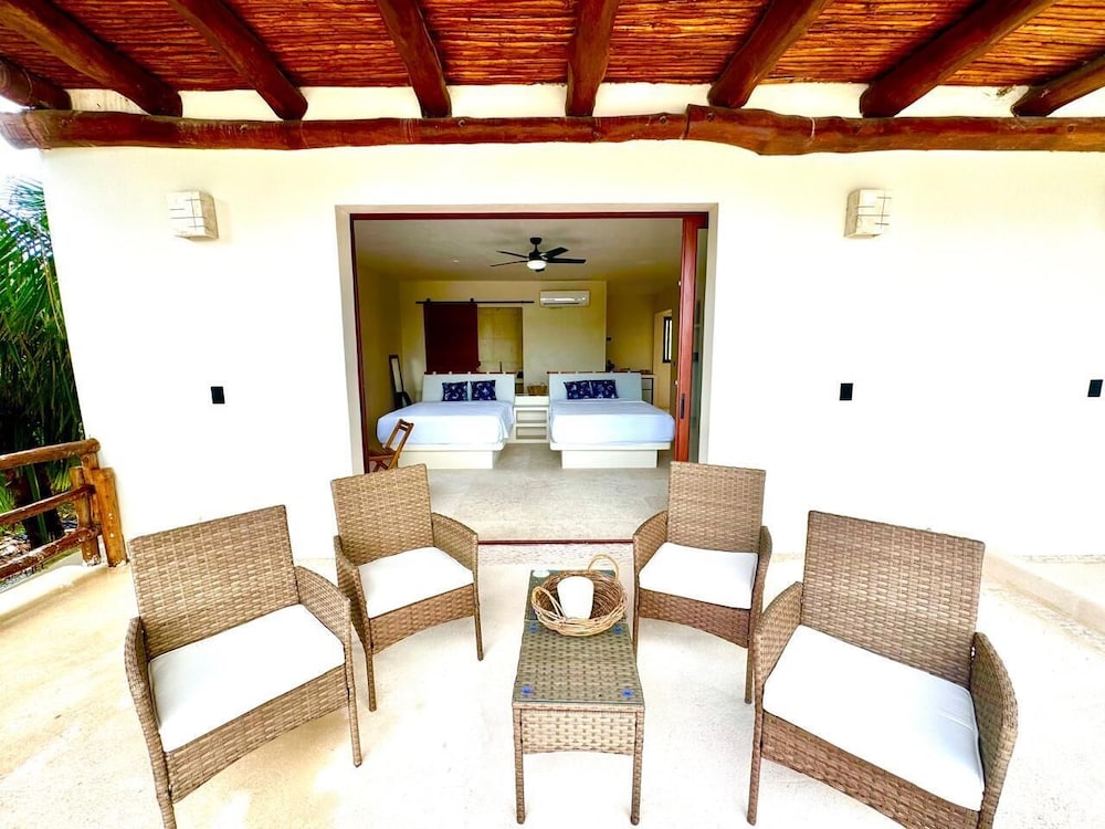 Deluxe Suite, 2 Double Beds, Balcony, Sea View photo 2