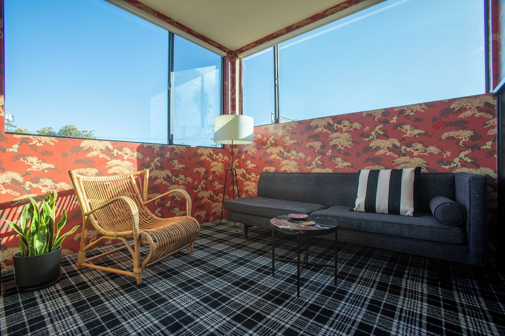 Signature Studio, City View - Photo 18