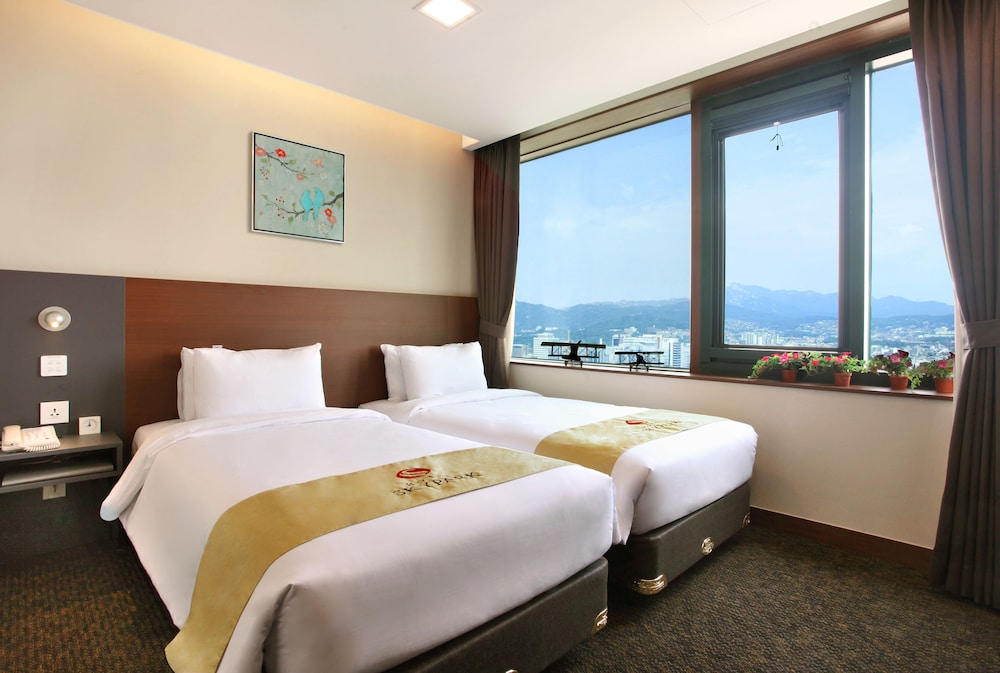 [K-Beauty & Shopping] Twin Room, Balcony+ 30, 000 Voucher + DOOTA Coupon + Seaweed(while supplies las