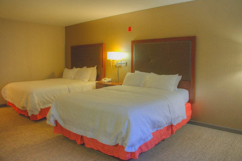 Room, 2 Queen Beds, Non Smoking - Photo 5